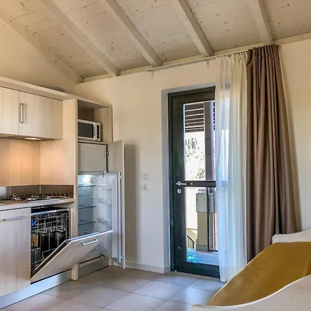 Belvedere Village 4*