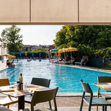 Belvedere Village 4*