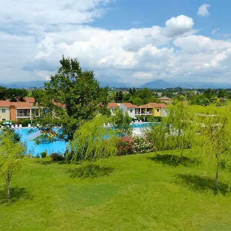 리조트 Belvedere Village 4*